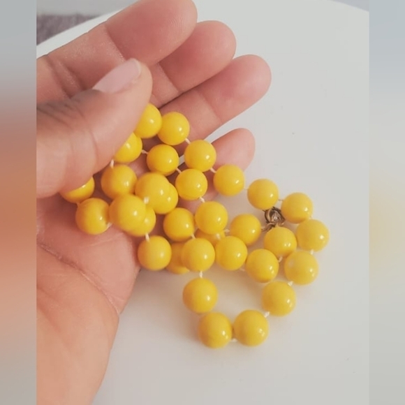 Yellow Bead Necklace. 🌴 - Picture 3 of 5